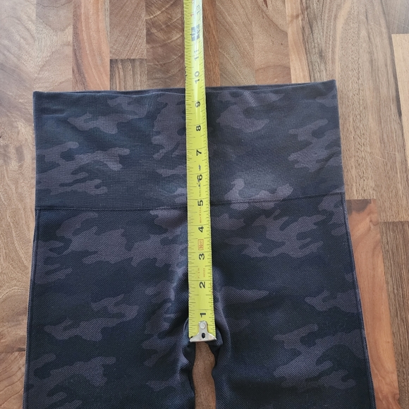 SPANX Look at Me Now High Waist Black‎ Camo Leggings Size Small - Picture 7 of 9